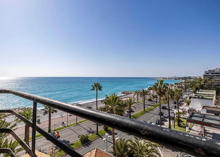 Fair-conditioned Seafront - * Nice