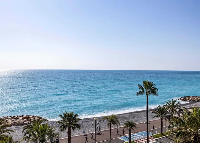 Fair-conditioned Seafront - Nice